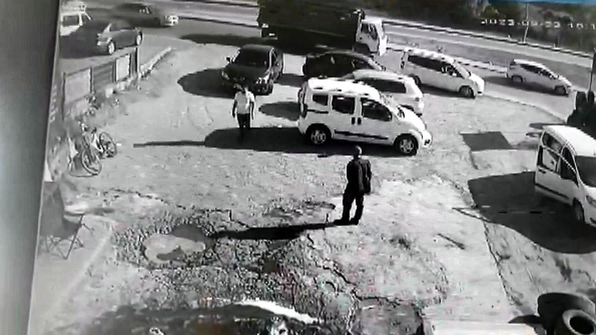 Avcılar'da yıkamaya getirilen otomobili çaldı