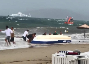 Avşa Adası'nda kuvvetli rüzgar 5 sandalı batırdı