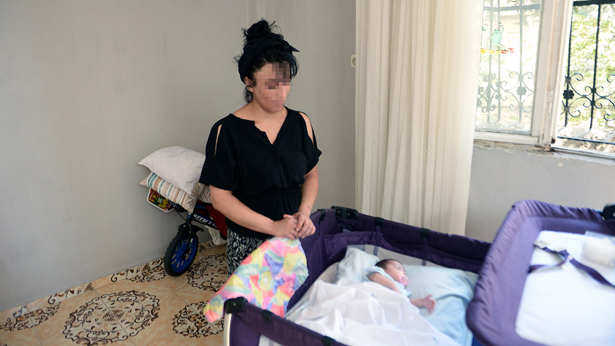 Ayrılmak isteyen sevgilisini dövüp evi yaktı