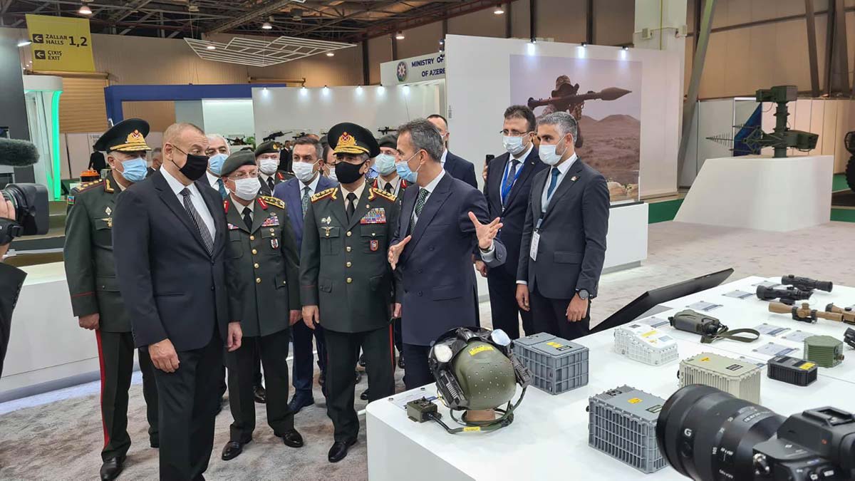 Azerbaycan Cumhurbaşkanı ADEX 2022'ye katıldı