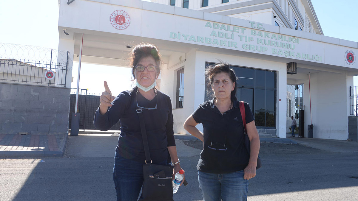 Azra'nın katilinin cenazesini ablaları aldı