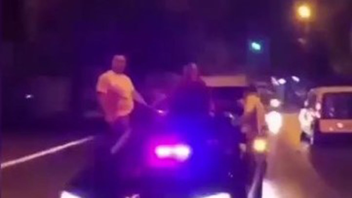 Bağcılar'da asker konvoyundaki çakarlı araca ceza