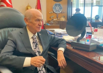 Bahçeli, radyo kanalı Efebey'in ilk yayınını dinledi