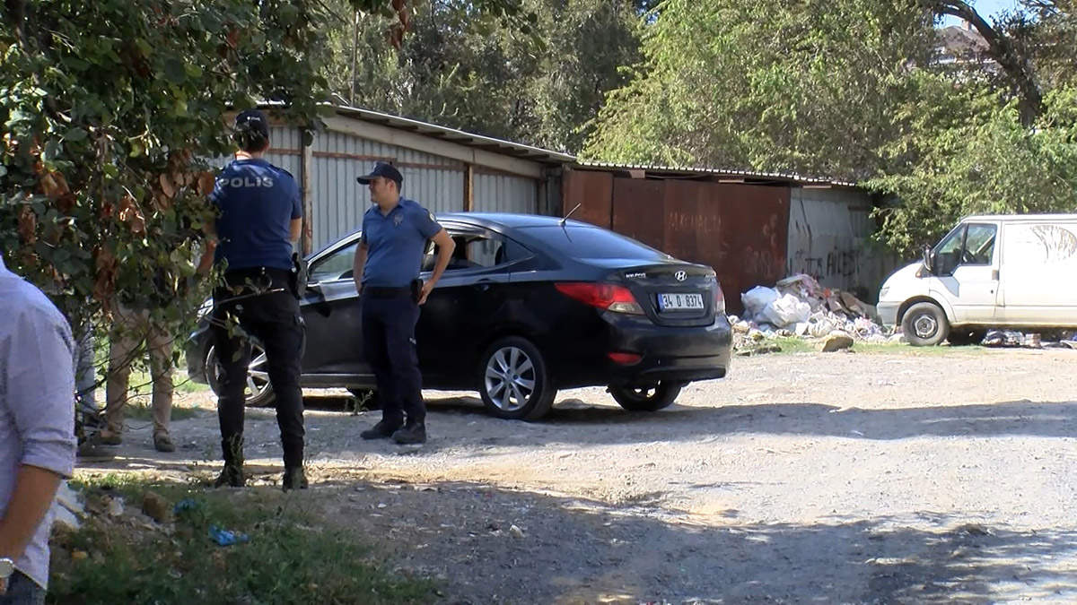 Bahçelievler'de boş arazide ceset bulundu