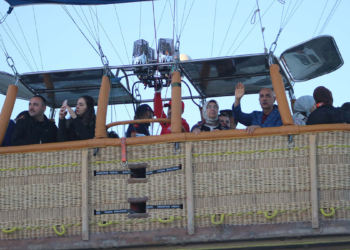 Bakan Kirişci sıcak hava balonu ile uçtu
