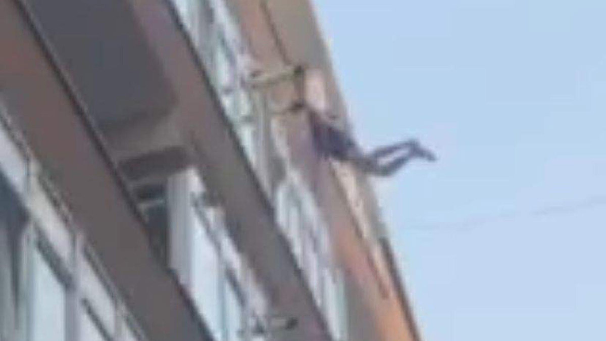 Balkondan kaçan şüpheliyi polis yakaladı