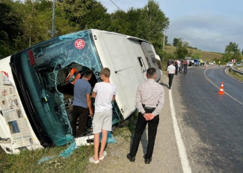 Bartın'da yolcu otobüsü devrildi: 4 yaralı