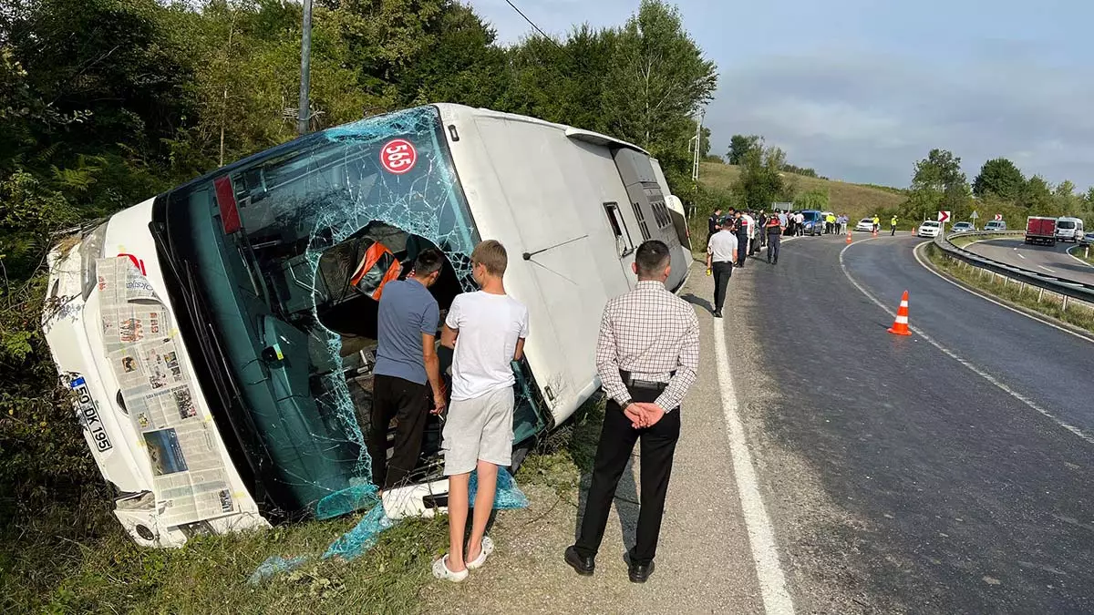 Bartın'da yolcu otobüsü devrildi: 4 yaralı
