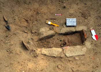 Bathonea'da 500 yıllık çocuk mezarı bulundu