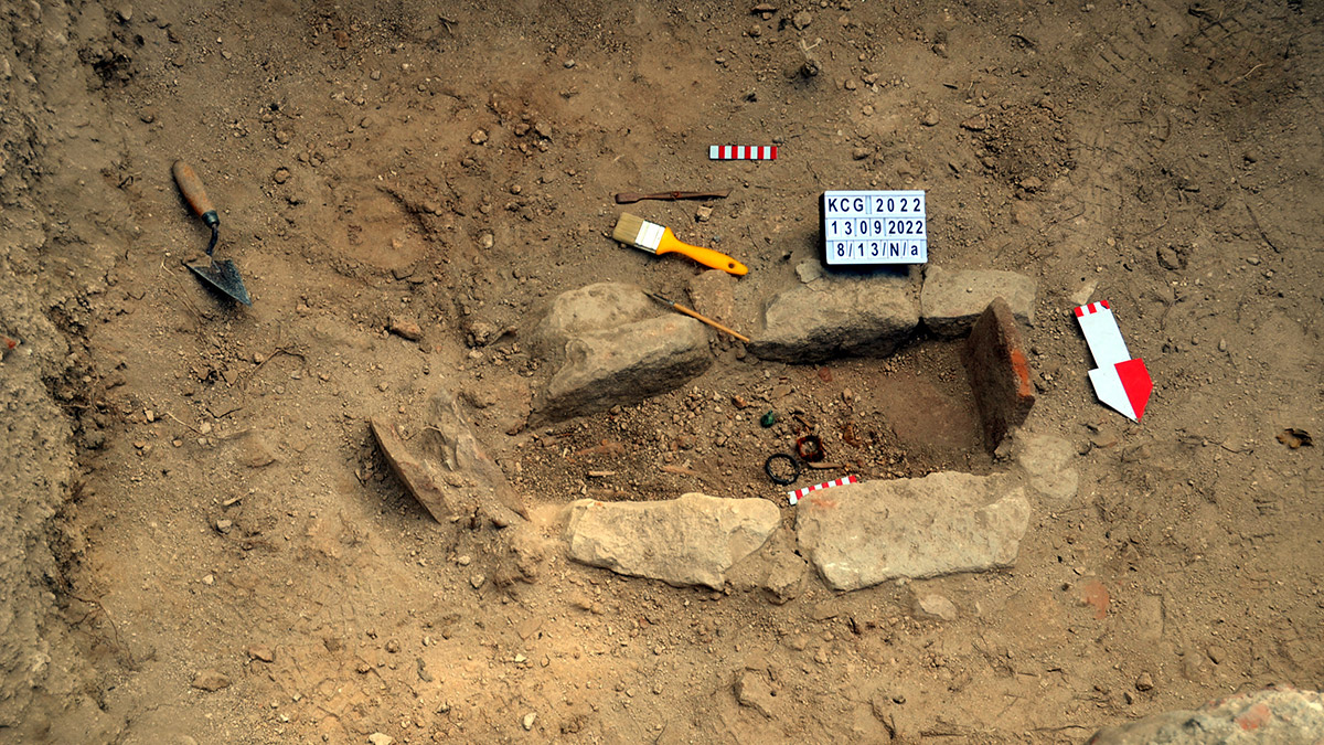 Bathonea'da 500 yıllık çocuk mezarı bulundu