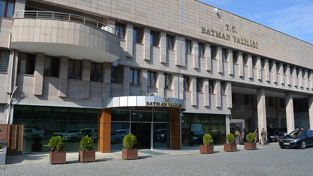 Batman Valiliği'ne girmeye çalışan şüpheli yakalandı