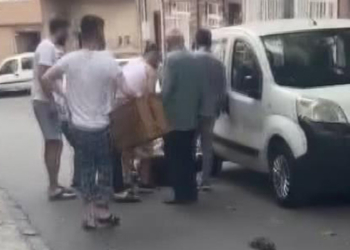 Bayrampaşa'da araçlara zarar veren kişiye dayak