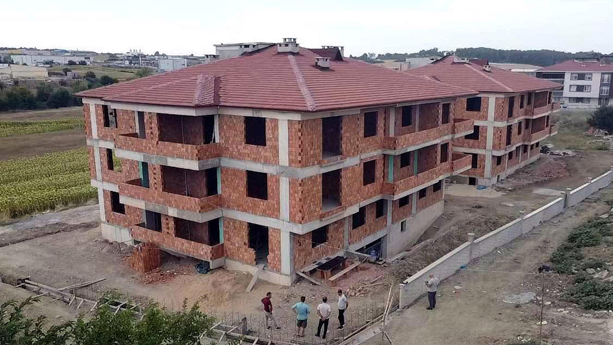 Betonunun kullanılamaz çıktığı inşaata saldırı