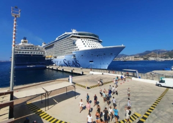 Bodrum'a 2 kruvaziyer ile 5 bin 316 turist geldi