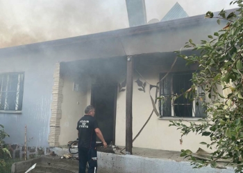 Boşanma aşamasındaki kocasının evini yaktı