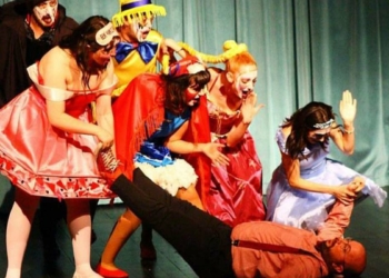 Bozkırda amatör tiyatro