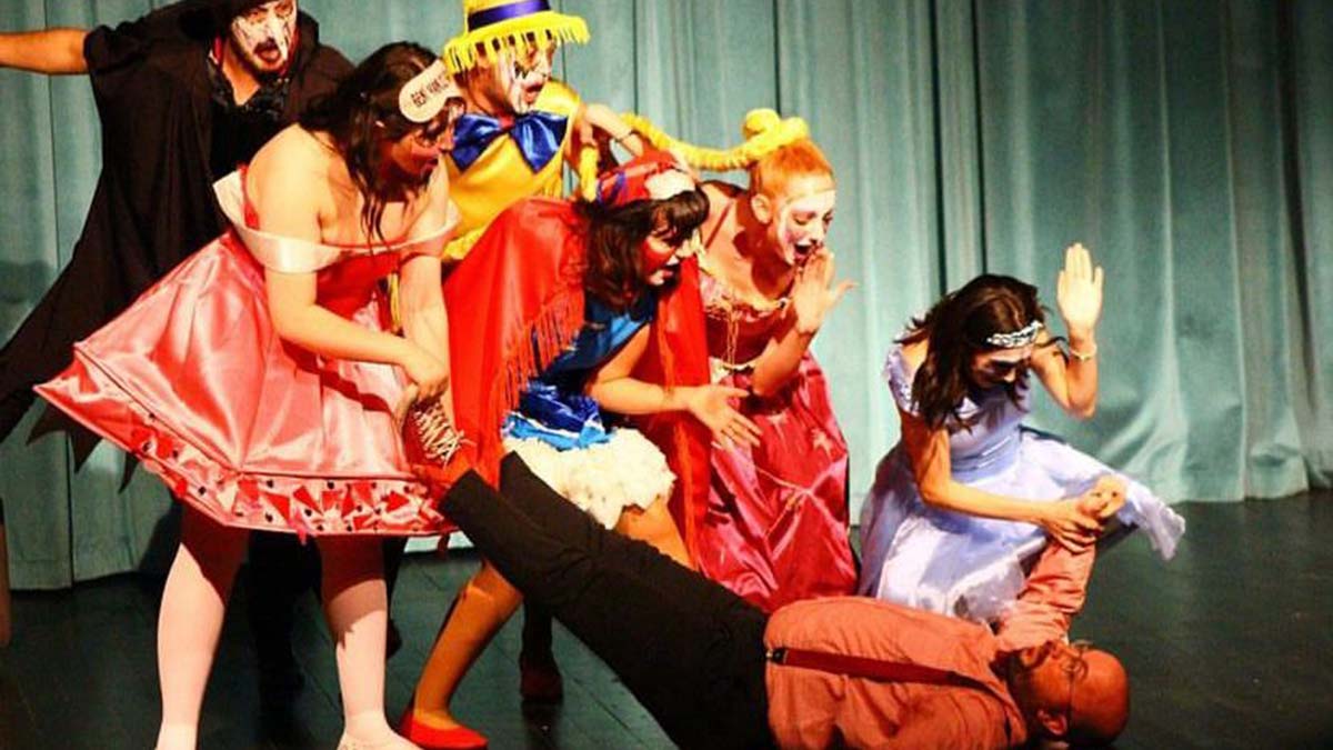 Bozkırda amatör tiyatro