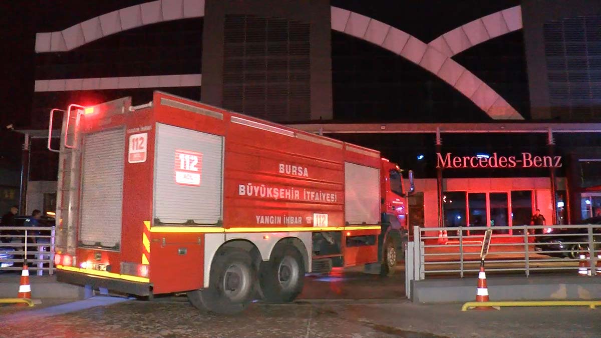 Bursa'da otomobil bakım servisinde yangın