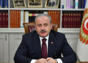 Bütün darbe ve darbe girişimlerini lanetliyoruz