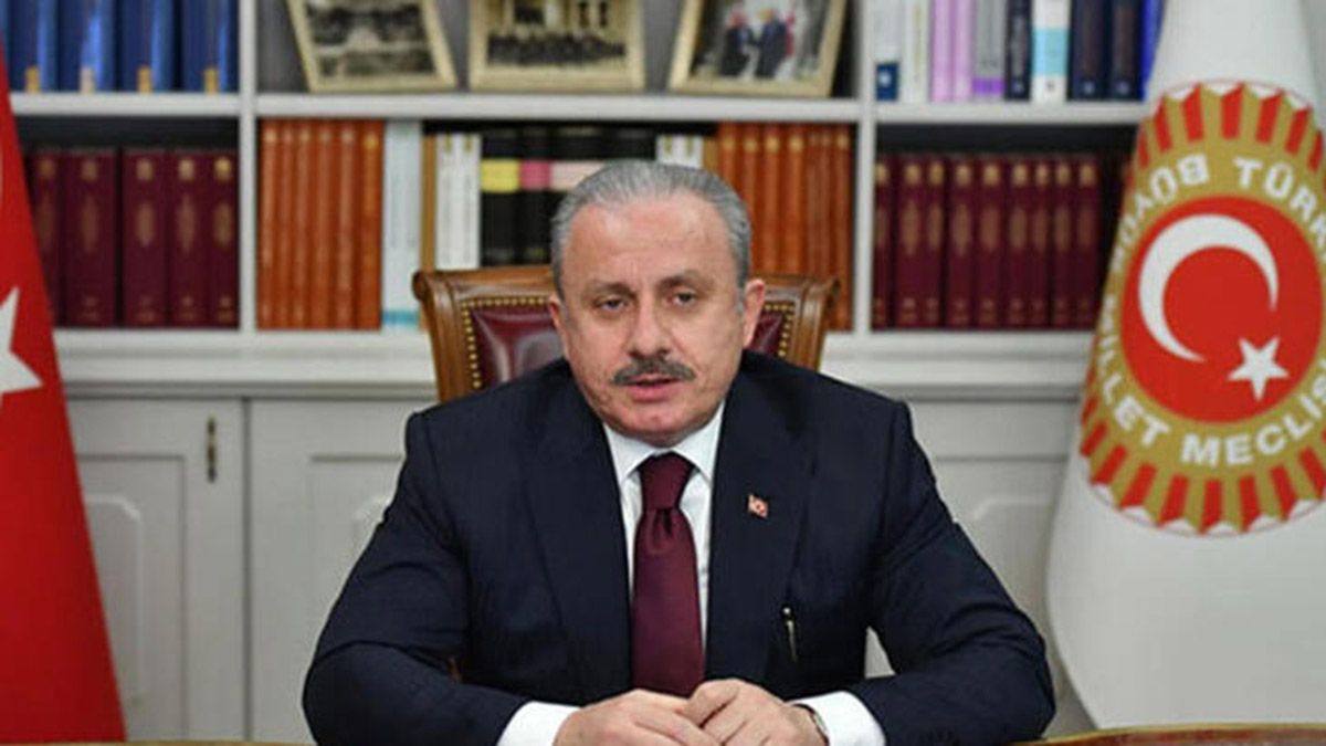 Bütün darbe ve darbe girişimlerini lanetliyoruz