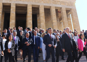 CHP kuruluşunun yıl dönümünde Anıtkabir'e gitti