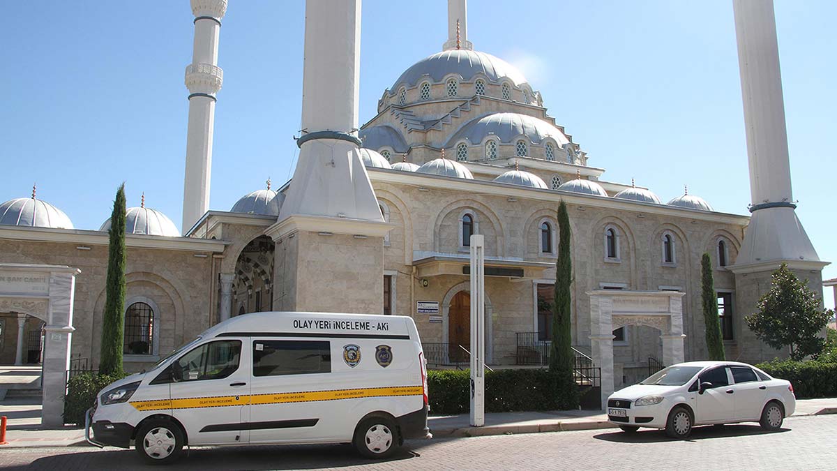 Caminin bilgisayar ve güvenlik kamerası çalındı