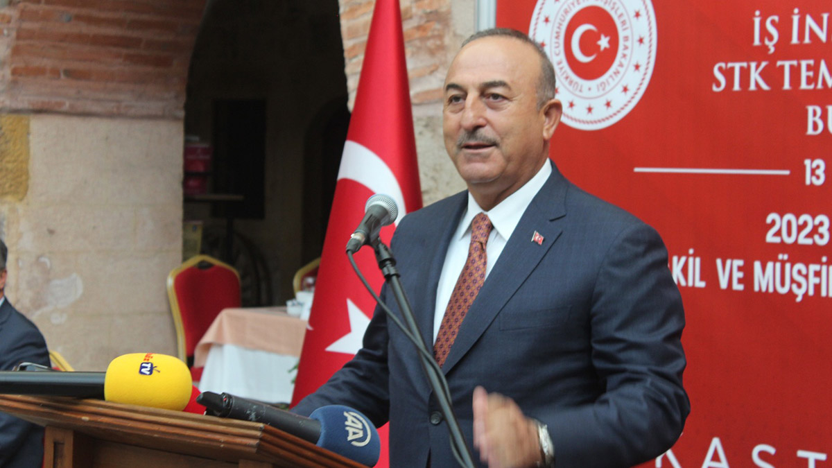 Çavuşoğlu: Yunanistan başkalarının maşası oluyor