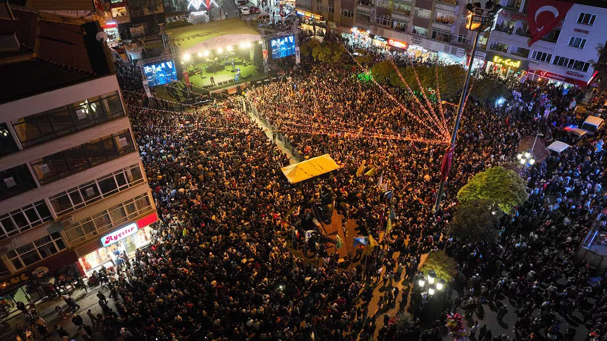 Sakarya meydan muharebesi’nin 101’inci yılı kutlamaları kapsamında çeşitli etkinlik ve organizasyonlar düzenleyen ankara büyükşehir belediyesi, son olarak polatlı'da haluk levent konseri düzenledi.  