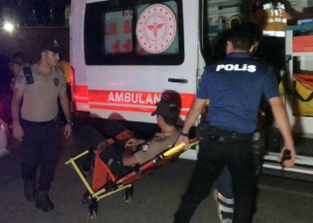 'Dur' ihtarında bulunan bekçiye çarpıp kaçtı