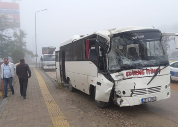 Edirne'de servis midibüsü kazası: 20 yaralı