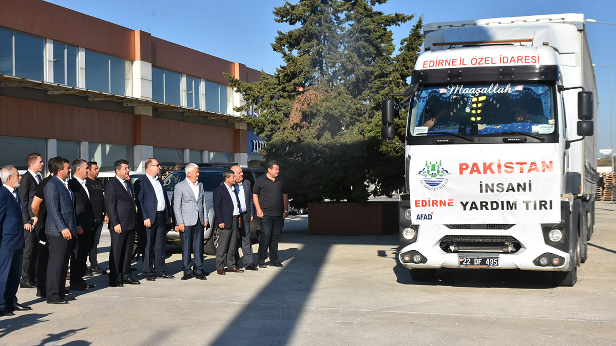 Edirne'den Pakistan'a 1000 koli gıda yardımı