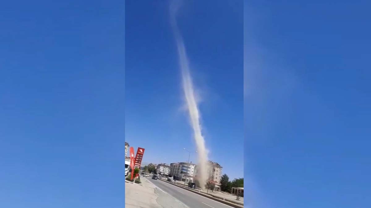 Elazığ'daki hortum kamerada