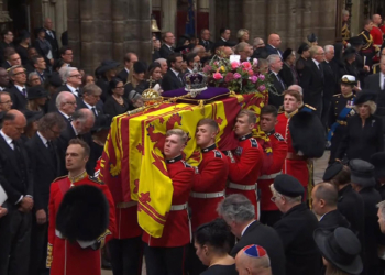 Elizabeth için Westminster Abbey'de cenaze töreni