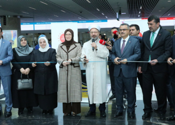 Erbaş, 'Kadrajımda Ayet Var' sergisini açtı