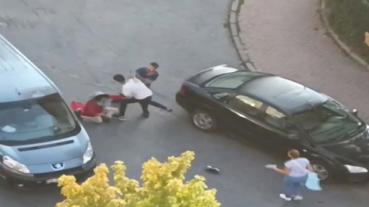 Esenyurt'ta sokak ortasında eşini darbetti