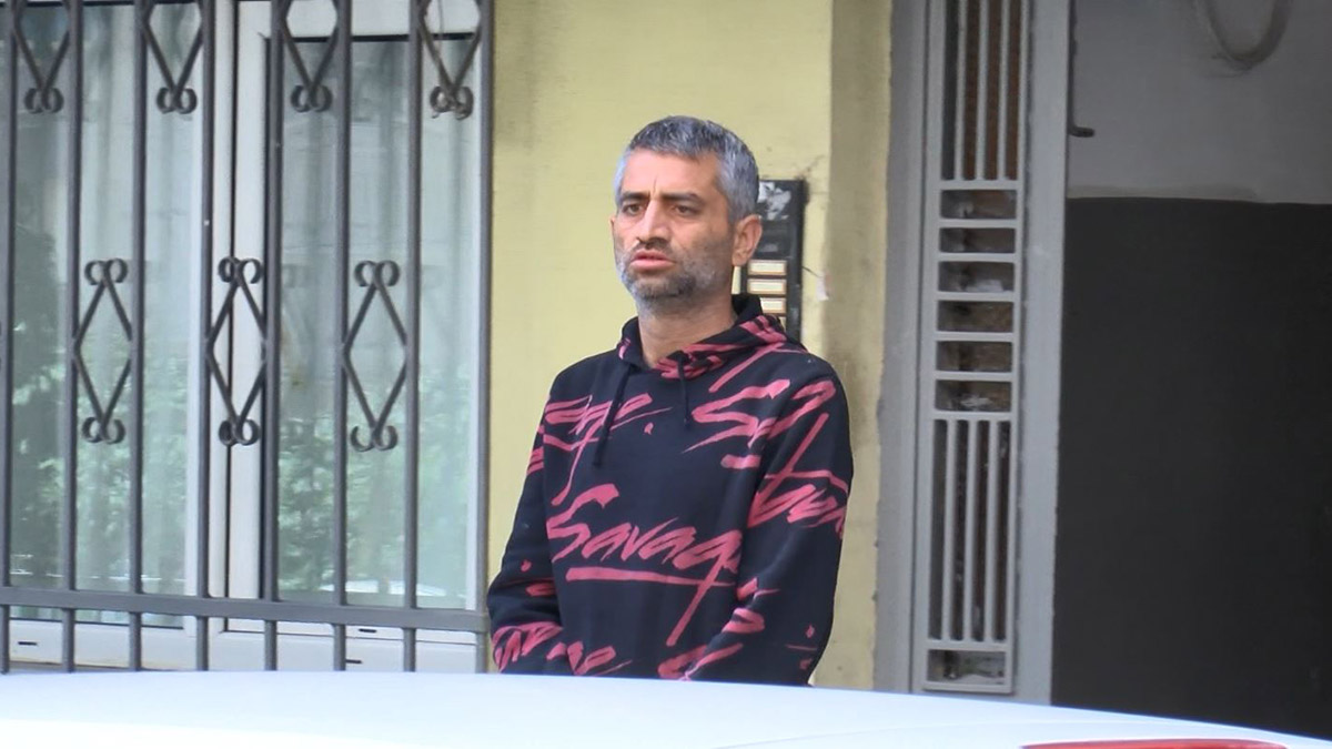 Eşini ve çocuklarını kırbaçla dövüyor iddiası