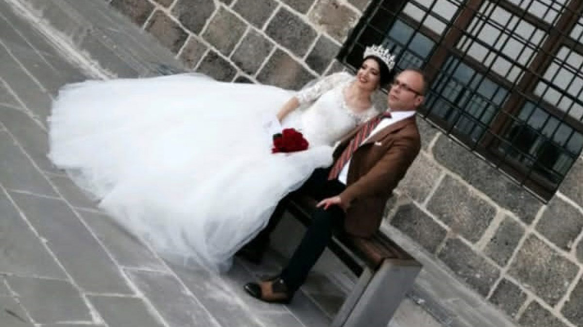 Eşinin başına doğrama tahtası ile vurarak öldürdü