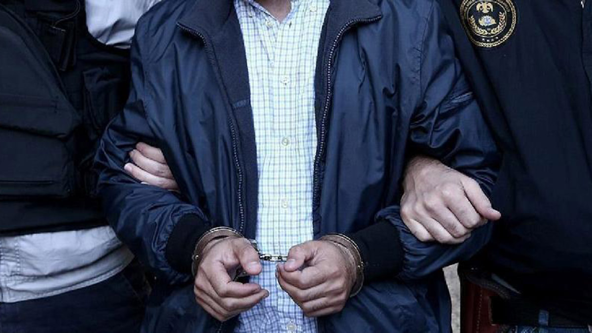 Eski komşusunu satırla öldüren zanlı tutuklandı 