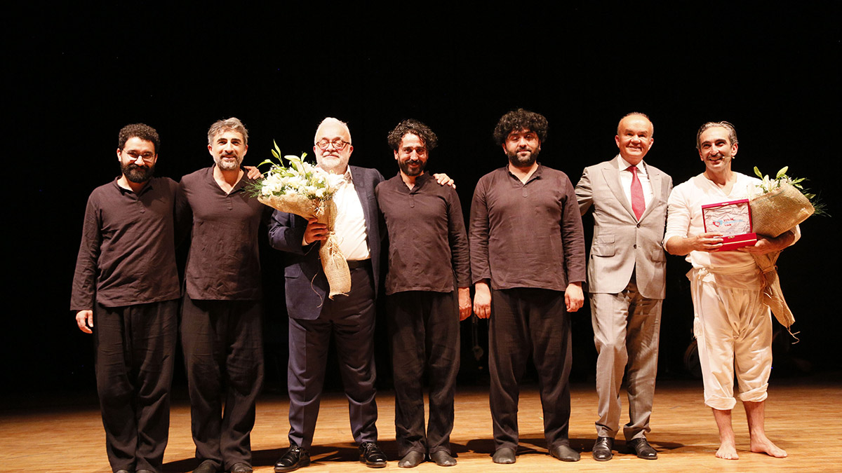 Fırat Tanış'tan 'İyilik Genimizde Var' oyunu