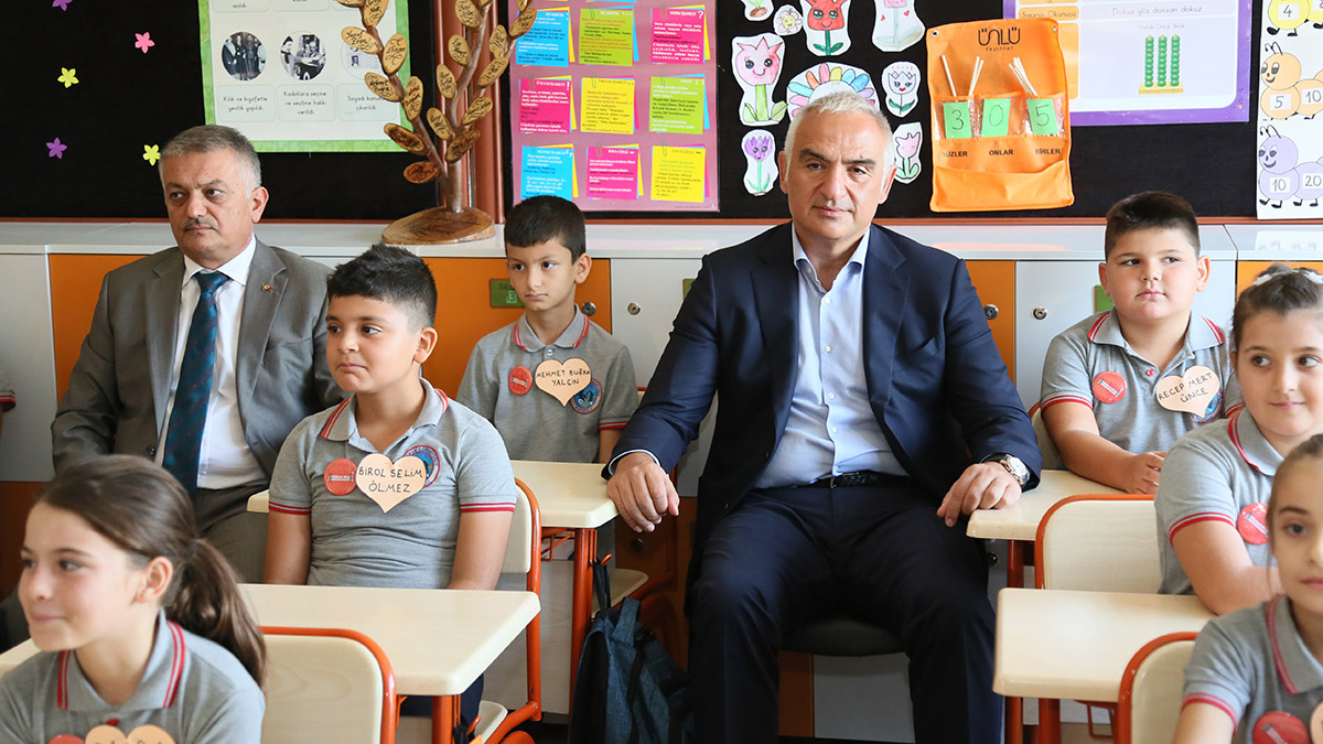 'Gecelik turist gelirinde hedefimiz 93 dolar'