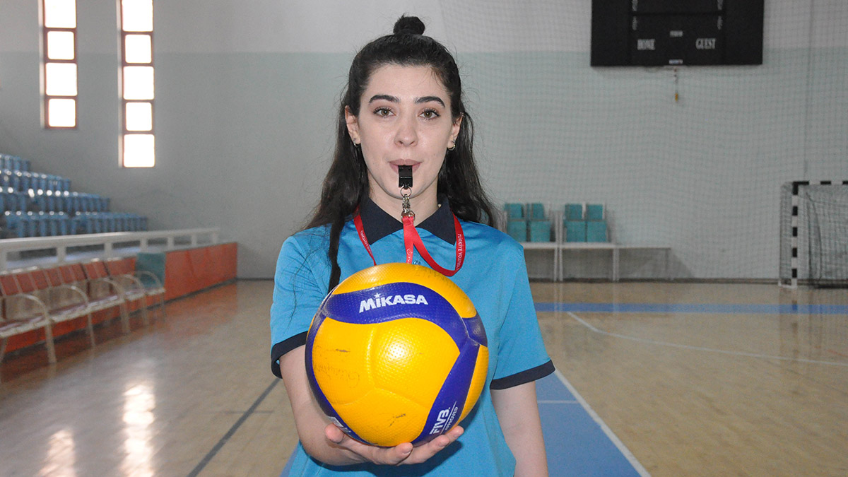 Gümüşhaneli Şeyma Şahin ulusal voleybol hakemi oldu