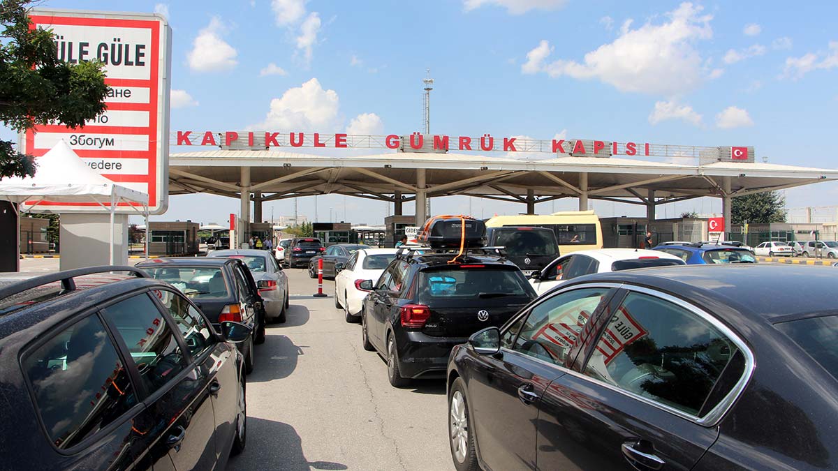 Gurbetçilerin bagajı memleket lezzetleriyle dolu