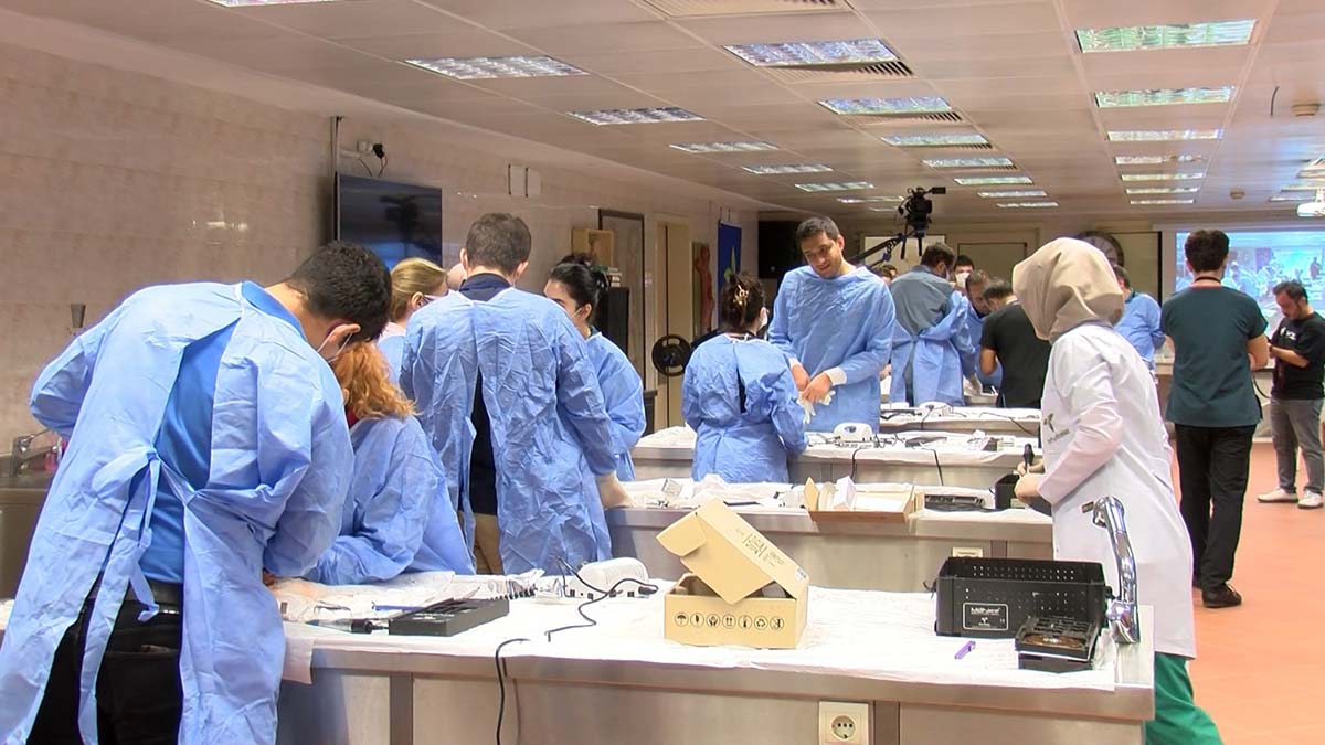 Hacettepe Üniversitesi'nde taze kadavra eğitimi