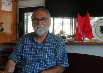 Heimlich manevrasıyla kendi hayatını kurtardı