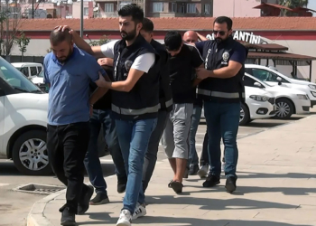 İçki içerken birbirlerini vurdular
