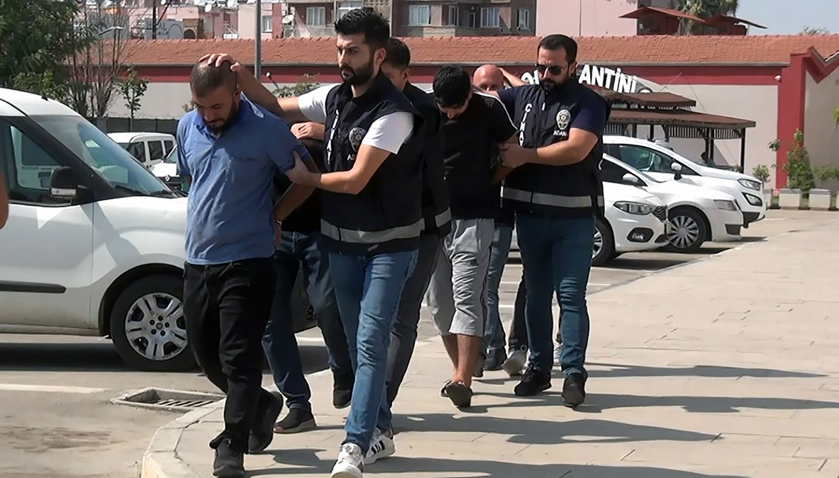 İçki içerken birbirlerini vurdular