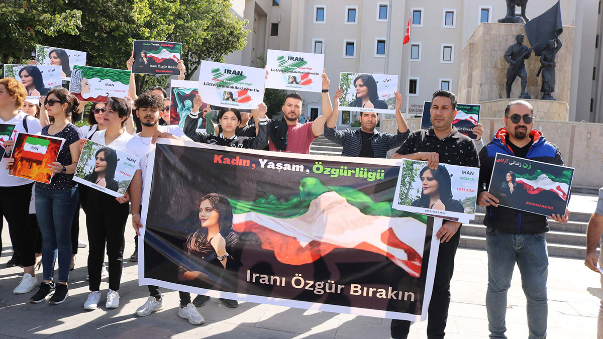 İranlı sığınmacılar ülkelerini protesto etti