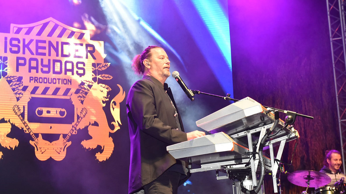 İskender Paydaş Beşiktaş'ta sahne aldı