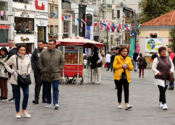 İstanbul'da sıcaklık düştü; montlar dolaptan çıktı