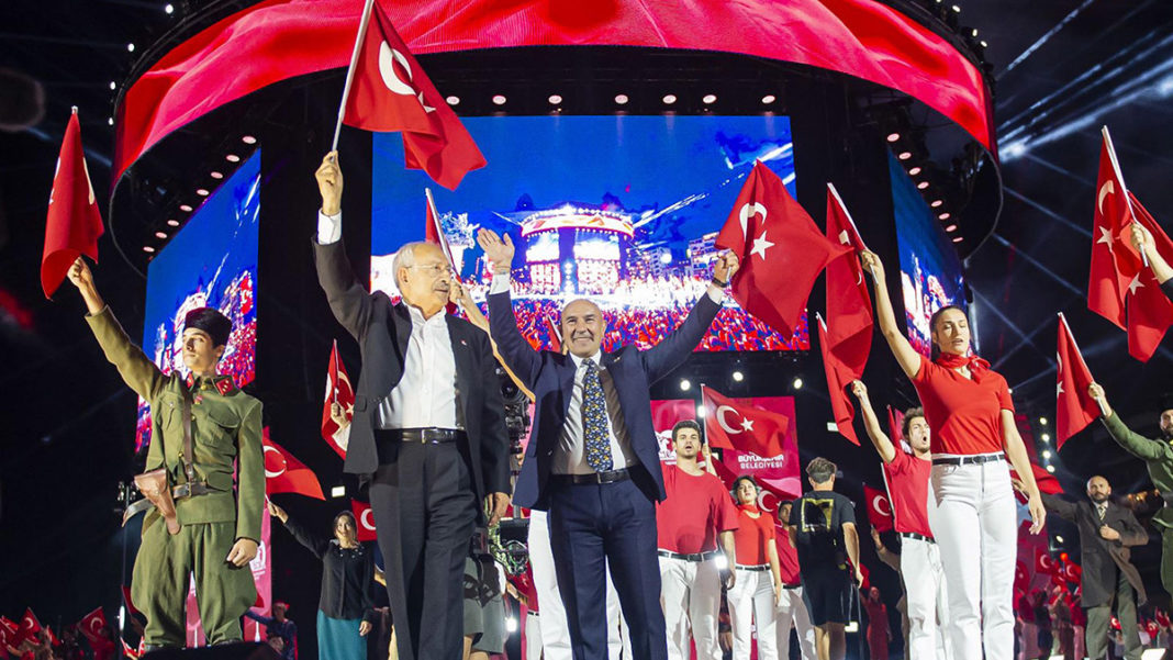 İzmir'de kurtuluşun 100'üncü yılı coşkuyla kutlandı